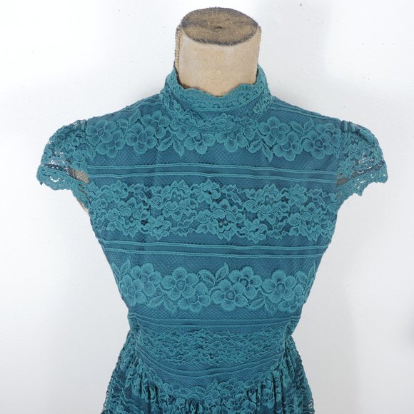 Alice + Olivia Jade Green Lace Short Sleeve Open Back Mock Neck Size 6 Dress - Picture 4 of 11